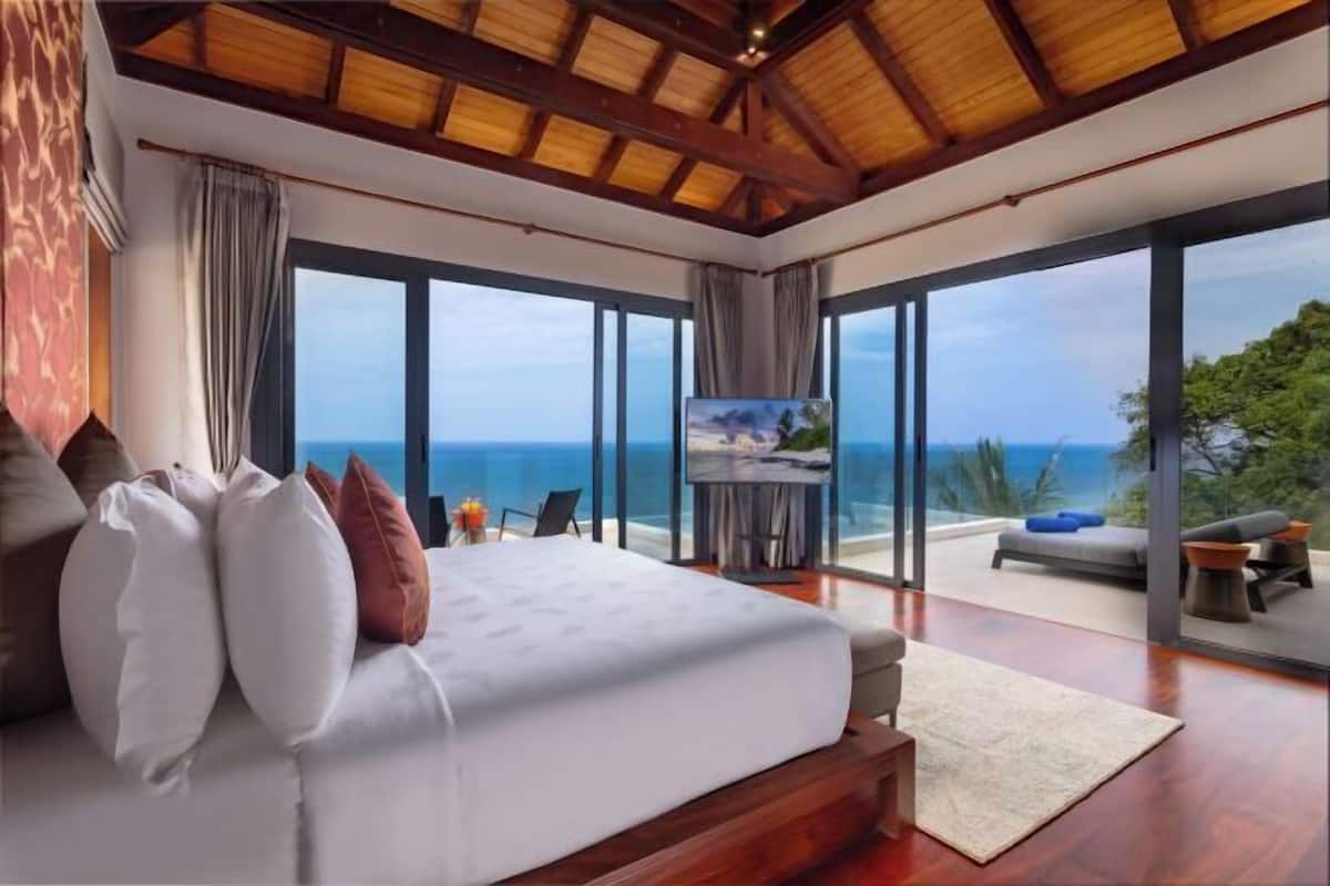 3 bedrooms, minibar, in-room safe, blackout drapes