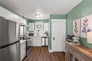 Kühlschrank, Ofen, Herdplatte, Geschirrspüler