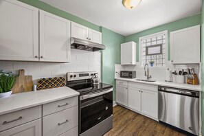 Fridge, oven, stovetop, dishwasher