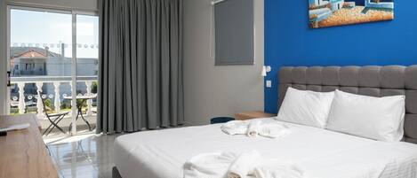1 Schlafzimmer, individuell dekoriert, Schreibtisch
