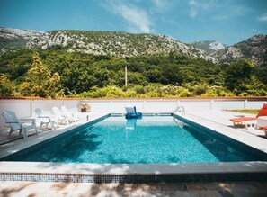 Piscine extérieure (ouverte en saison)