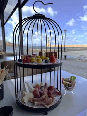 每日付費供應現點現煮早餐