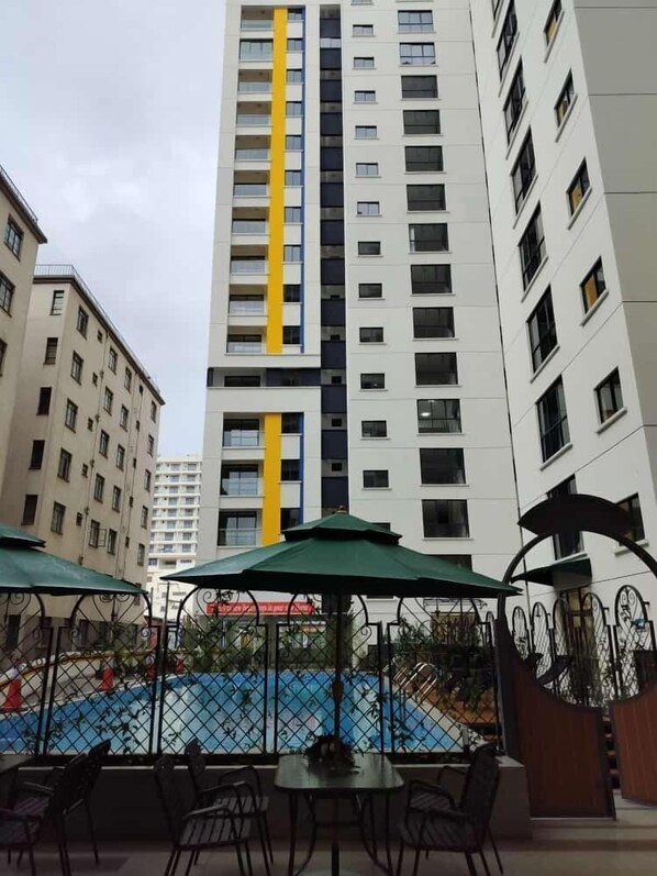 Outdoor pool, a heated pool - Lux Suites Himalaya Heights Kilimani (Nairobi)