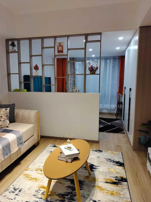 Deluxe Studio | Living area