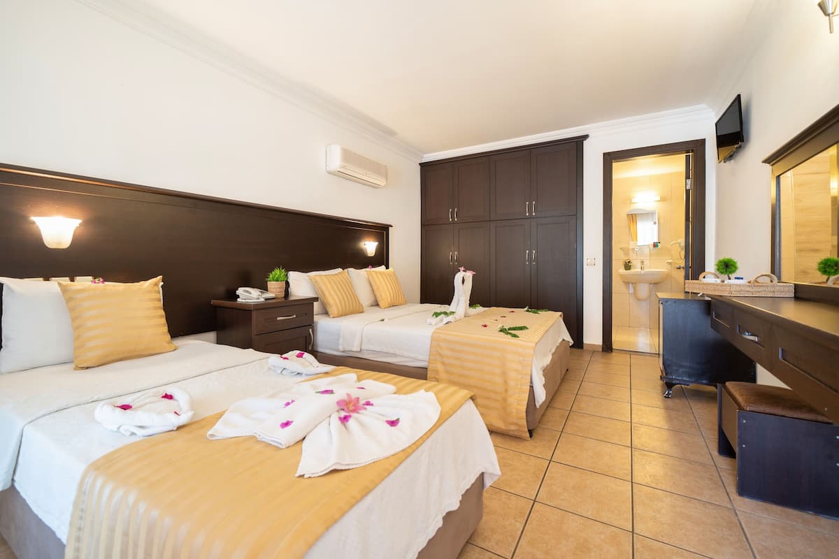 Standard Room | Soundproofing, bed sheets