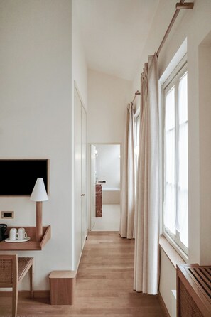 Chambre supérieure double | Coffre-fort, bureau, espace de travail pour ordinateurs portables