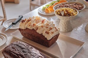 Daily buffet breakfast for a fee - Hôtel Elysée Montmartre (Paris)