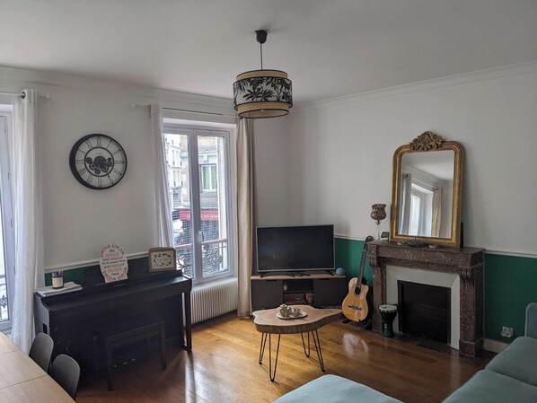 Living area - Bel Appartement Haussmannien Batignolles Paris 17 (Paris)