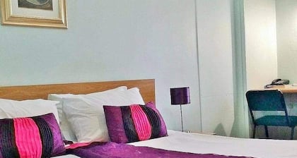 Walking Distance to The National Museum, Stadium, University and The Main Mall