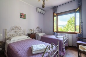 Comfort villa, uitzicht op wijngaard, op benedenverdieping | Een bureau, gratis wifi, beddengoed