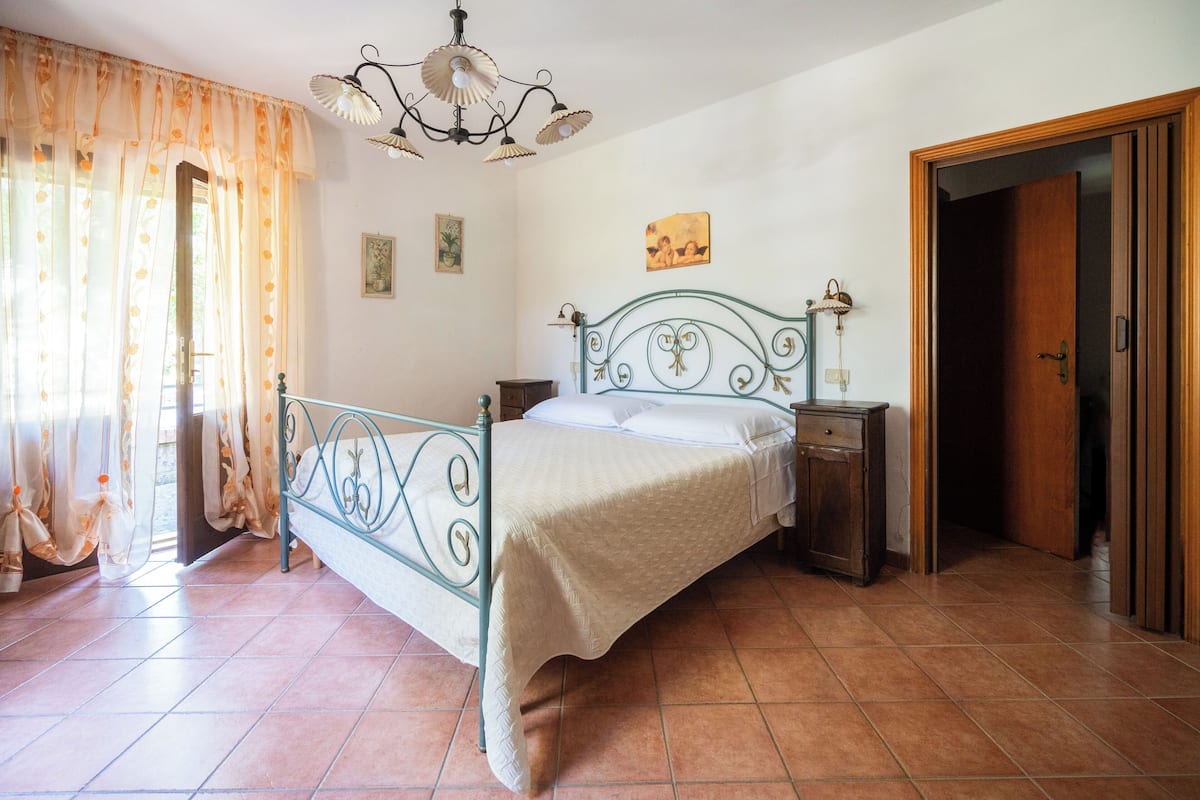 Comfort Apartment, Patio, Garden View | Desk, WiFi (free), bed sheets