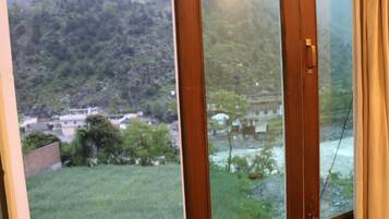 Double or Twin Room | Free WiFi