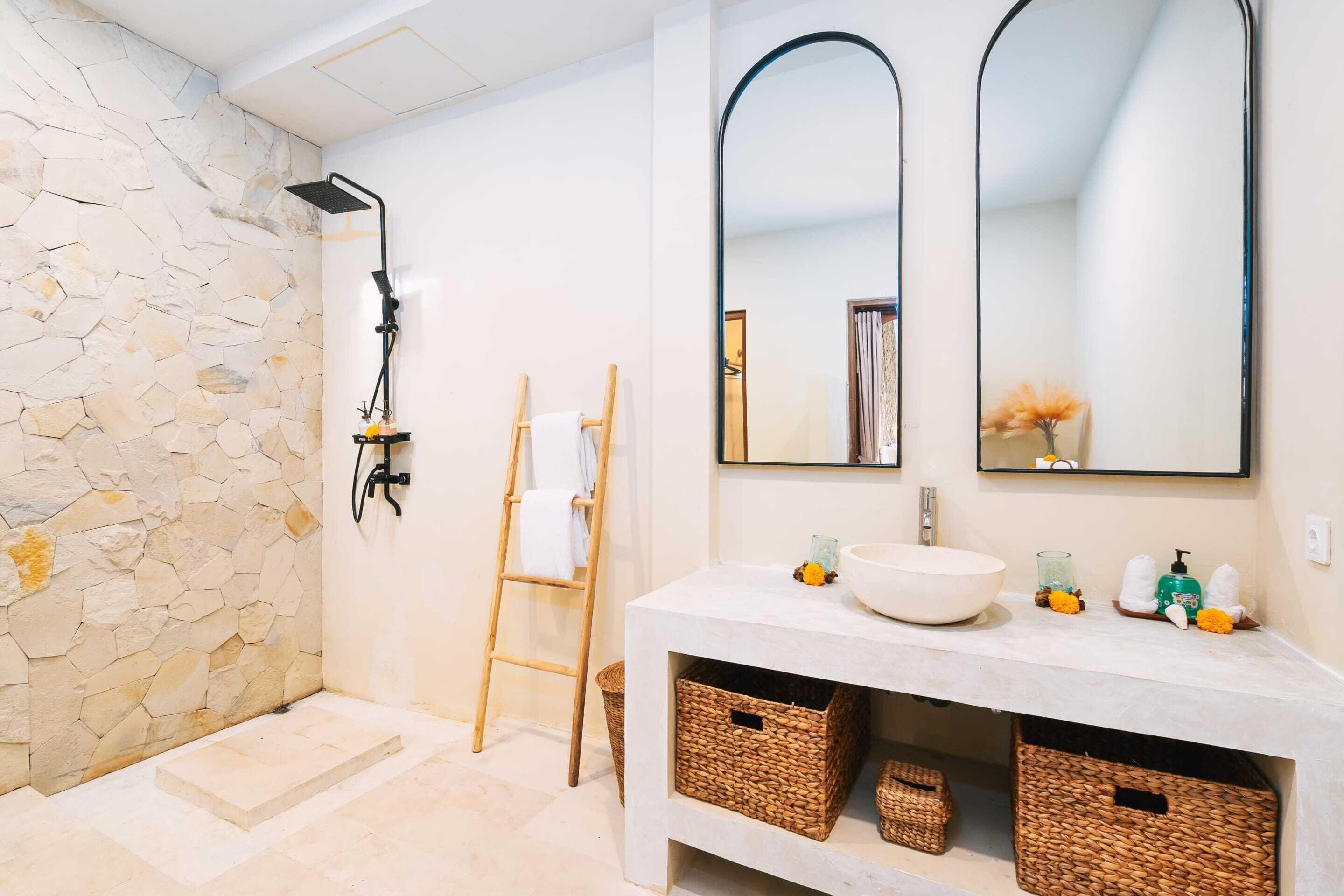Vila Basic | Kamar mandi | Shower, pengering rambut, handuk, dan sabun