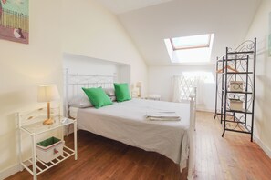 5 slaapkamers, een strijkplank/strijkijzer, wifi, beddengoed