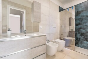 Apartment | Bathroom
