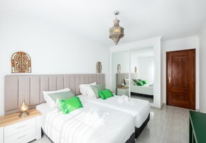 2 bedrooms, iron/ironing board, WiFi, bed sheets