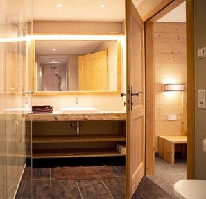 Dusche, Handtücher, Toilettenpapier