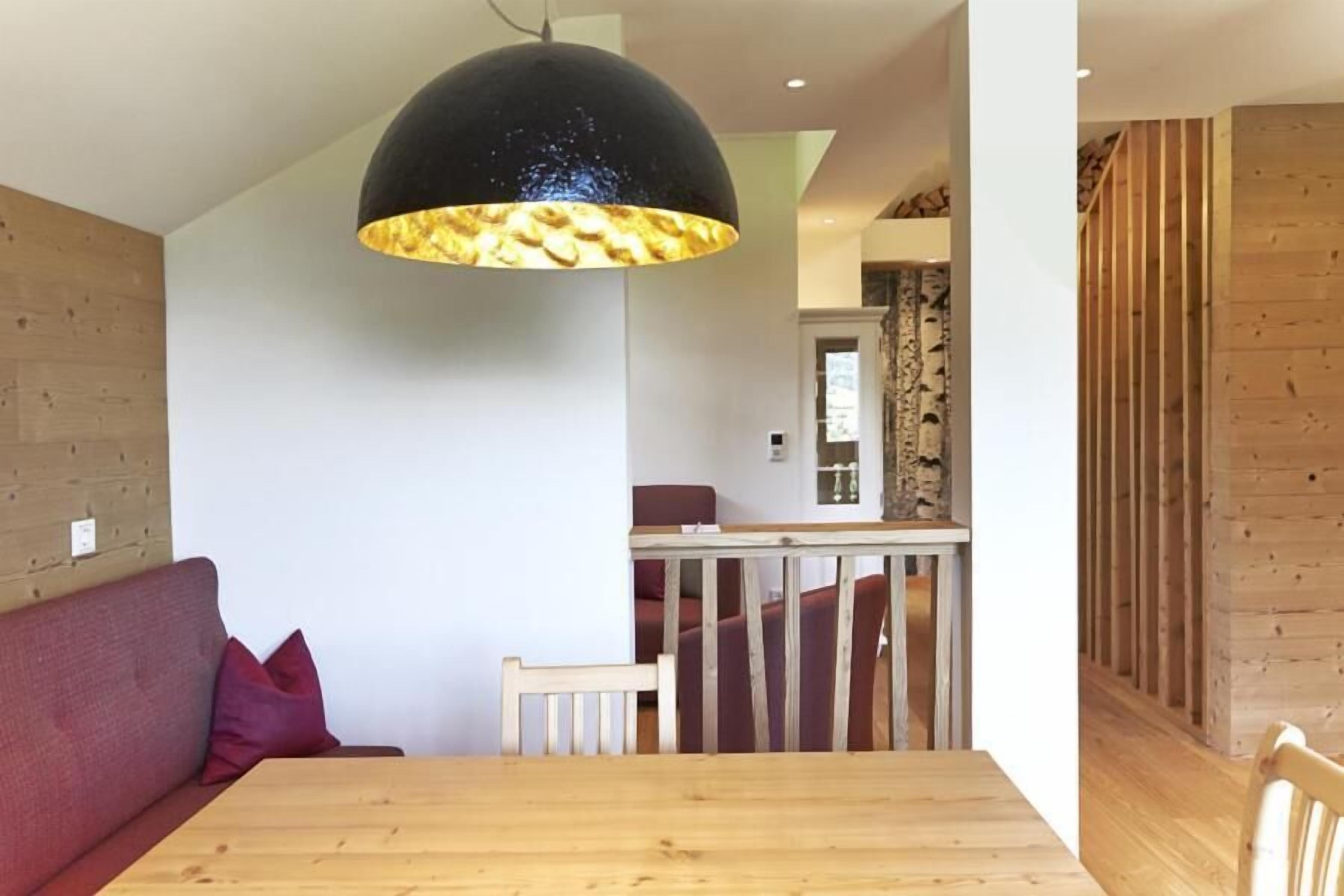 Luxury-Apartment, Balkon, Bergblick | Wohnbereich