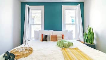 2 bedrooms, in-room safe, desk, iron/ironing board