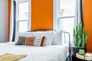 2 bedrooms, in-room safe, desk, iron/ironing board