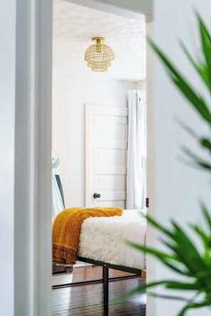 2 bedrooms, in-room safe, desk, iron/ironing board