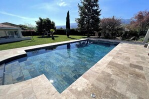 Outdoor pool, a heated pool - Luxurious Villa with Heated Pool and Jacuzzi in Scenic Nans-les-Pins (Saint-Rémy-de-Provence)