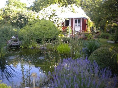 Gemütliche Ferienwohnung mit Terrasse und Wunderschönem Garten
