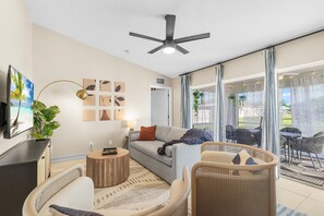 Smart TV - Luxe 3BR Waterfront Stay in Cape Coral (Cape Coral)