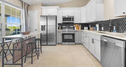 Stylish 3BR Waterfront Stay in Cape Coral