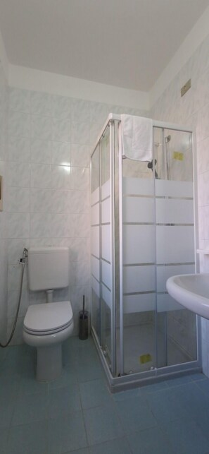 Free toiletries, hair dryer, bidet, towels - Hotel Tito (Mestre)