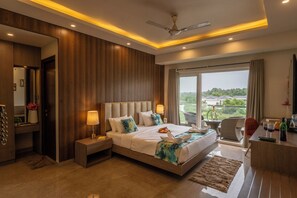 Quarto superluxo | Frigobar, escrivaninha, espaço de trabalho para notebook