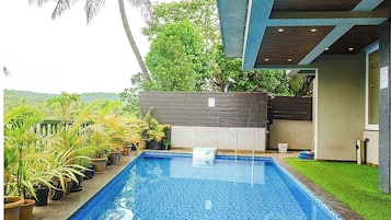 Kolam renang outdoor