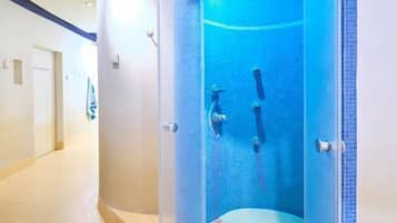Couples treatment room(s), sauna, steam room, body treatments
