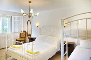 5 habitaciones, tabla de planchar con plancha y wifi gratis