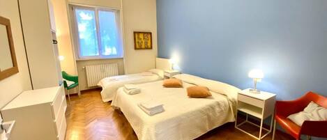 2 slaapkamers, een strijkplank/strijkijzer, wifi, beddengoed