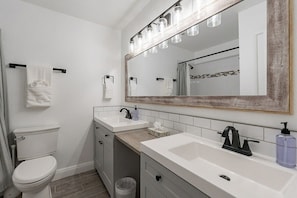 Shower, hair dryer - Scottsdale Lux Oasis, Pool Hot Tub Sleeps 12! (Scottsdale)