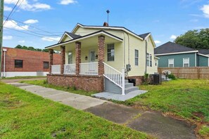 Exterior - "Cheerful Bungalow"-Downtown, W/D (Jacksonville)