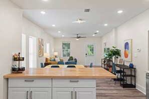 Interior - "Cheerful Bungalow"-Downtown, W/D (Jacksonville)