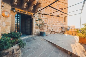 A stone building with a sign reading "La Maison du Sisik". - Kilim (Nevsehir)