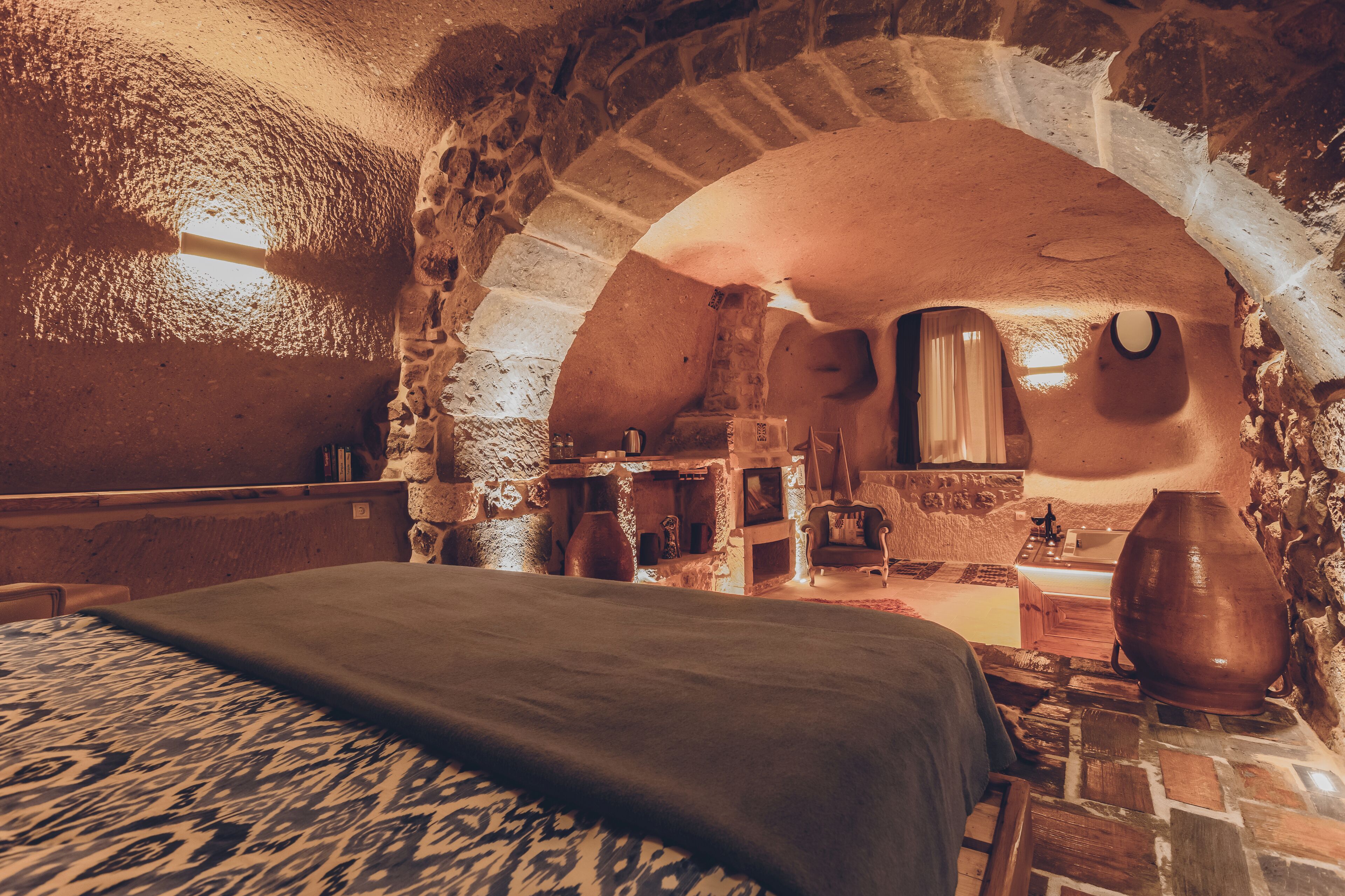 Deluxe Double Room with Jacuzzi | Soundproofing, free WiFi, bed sheets