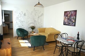 Fernseher, DVD-Player, Stereoanlage