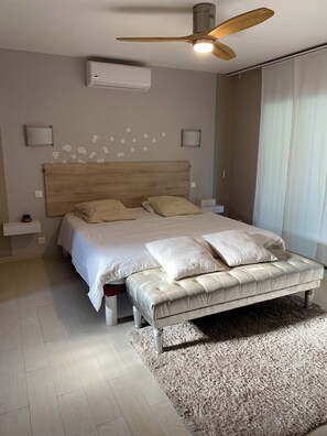 4 quartos, ferros/tábuas de passar roupa, Wi-Fi, roupa de cama