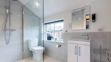 Apartment, 2 Bedrooms | Bathroom