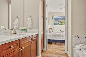 2 bedrooms, desk, iron/ironing board, free WiFi