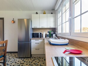 Fridge, microwave, dishwasher, coffee/tea maker