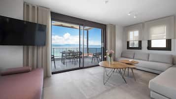 Royal Apartment | Living area | 40-inch Smart TV with cable channels