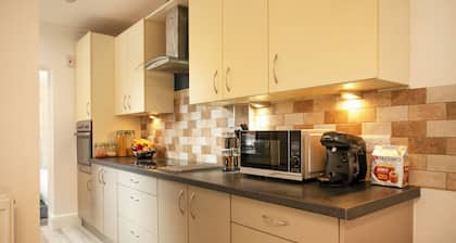 Cosy home with parking and garden