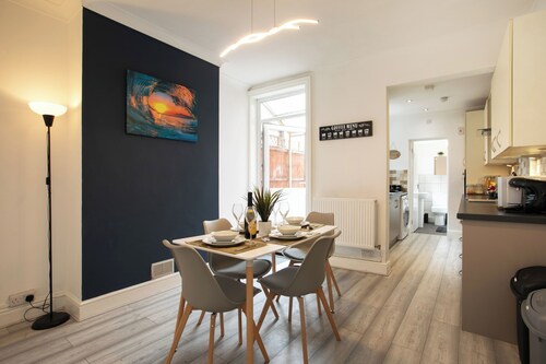 Cosy home with parking and garden