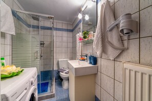 Bruser, gratis toiletartikler, hårtørrer, håndklæder