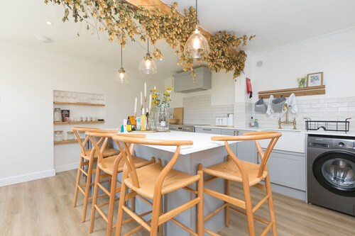 Dowran – Canonstown – On-Site Parking – Dog-Friendly – Garden